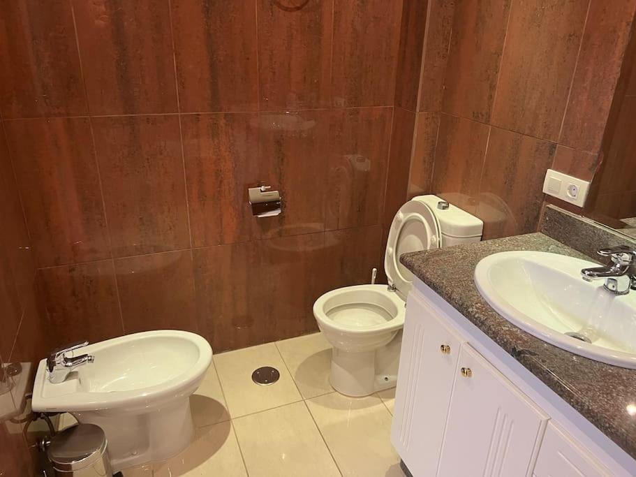 33 Pleasures Del Duque Apartment 阿德耶 外观 照片